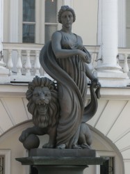 IMG_0809.JPG (189.08 КБ) 35633 просмотра У входа в галерею искусств Зураба Церетели